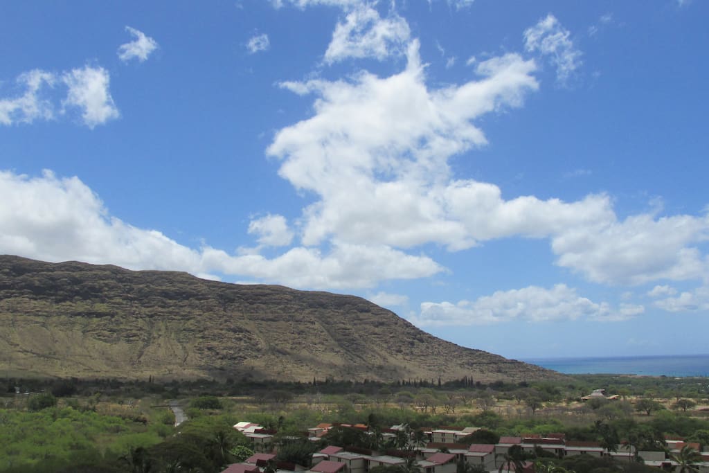 This 10th floor unit offers a panoramic ocean and mountain scenic view!