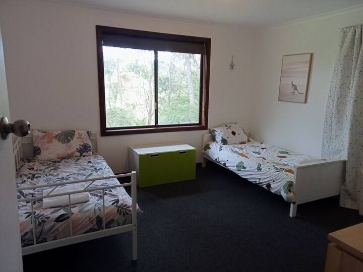 ห้องนอนเด็ก (เตียงเดี่ยว 2 เตียง)