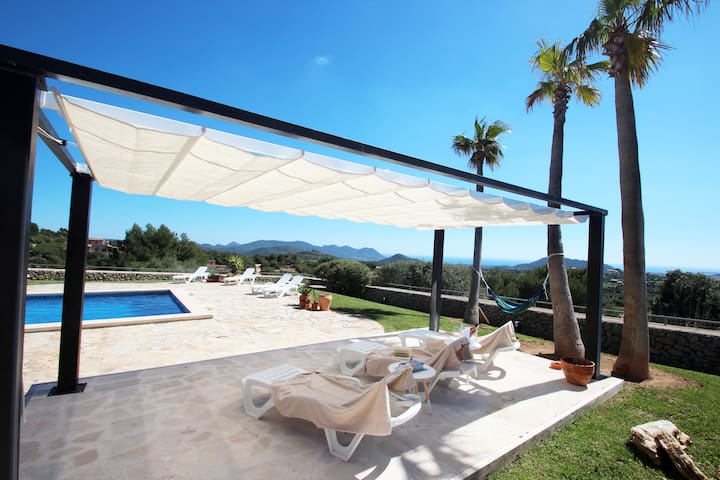 Grand Luxury Villa Overlooking Sea gallery image 3