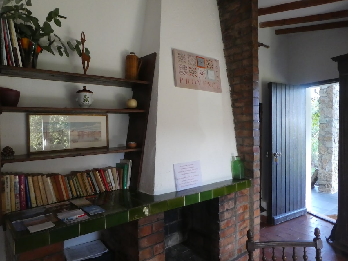 The decorative fireplace warms the mood 