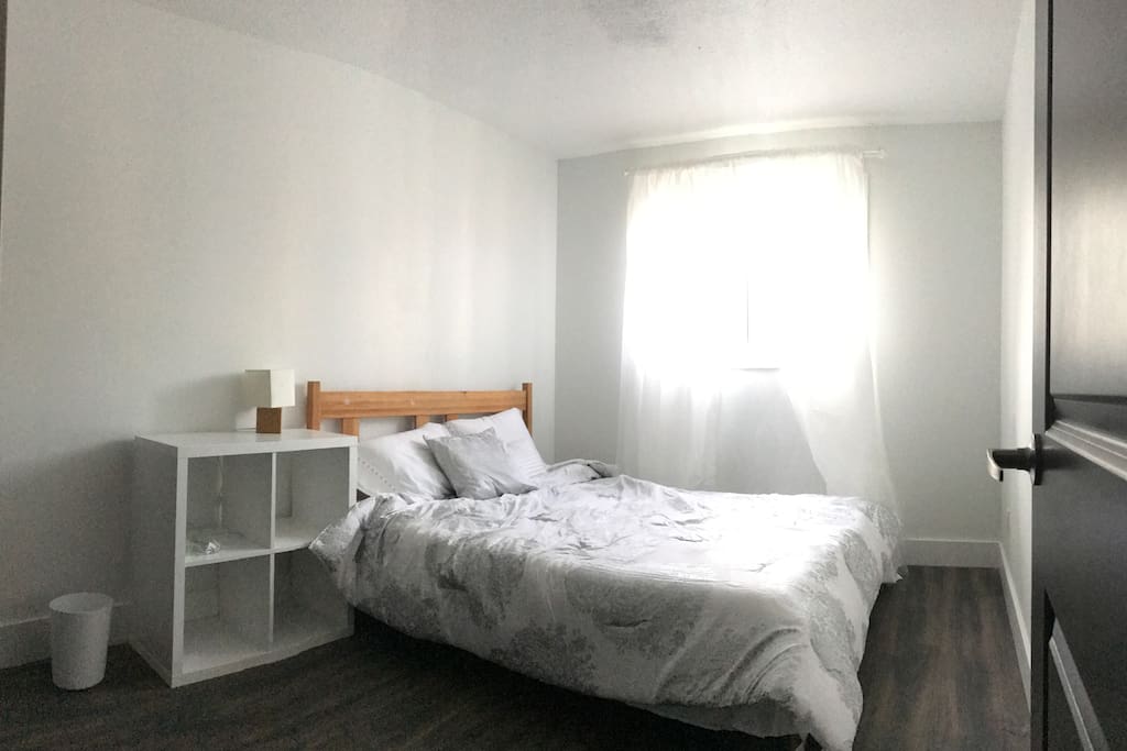 Guest bedroom with a queen bed