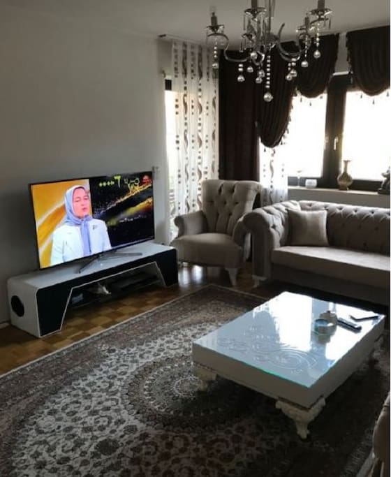 Wohnzimmer mit Flat TV