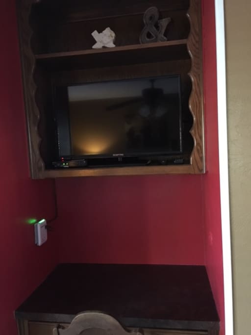 32" TV with cable