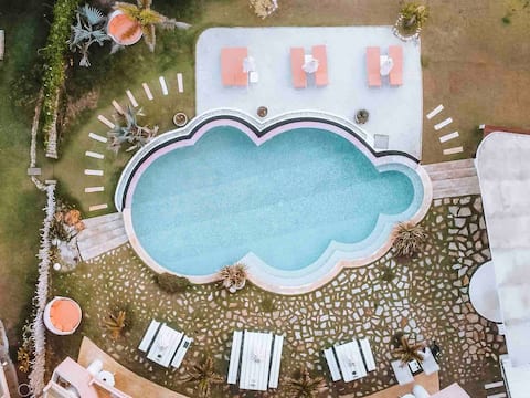 Hiriketiya surfing bay villa with swimming pool