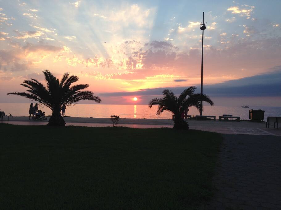 Sunset at the beach / Закат на пляже
