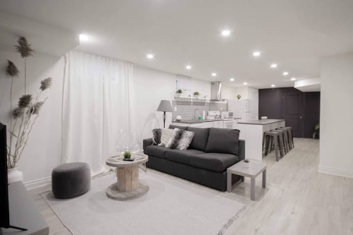 A modern and luxurious stay in Alliston