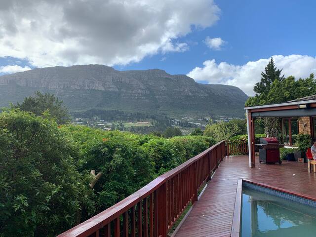 Beautiful holiday house in Hout Bay gallery image 2