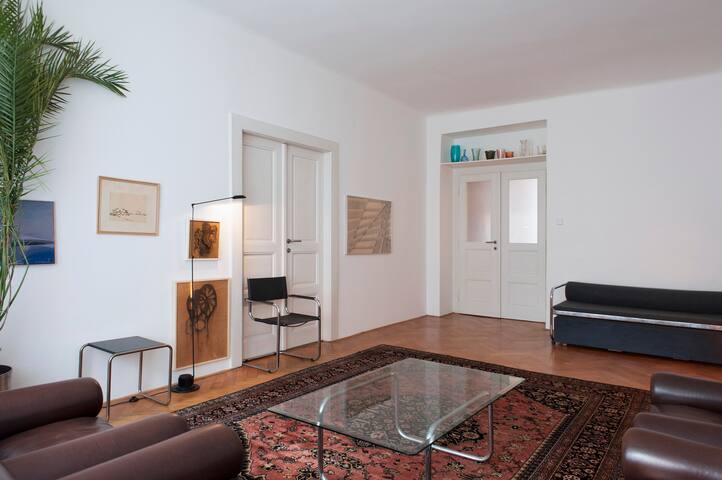 3BDR Art-filled Apartment with Garage gallery image 4