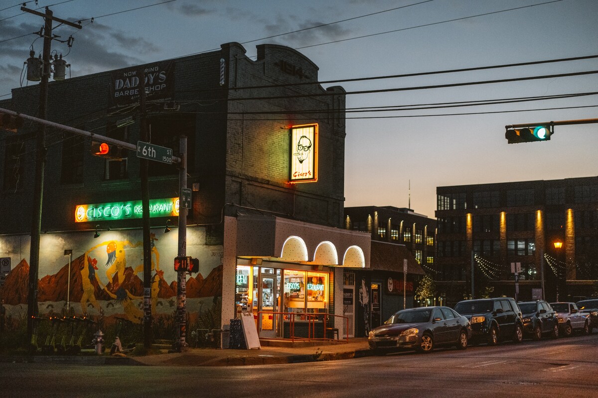 East Side Gem w/ pool – Walk to E 6th, Mins to DT