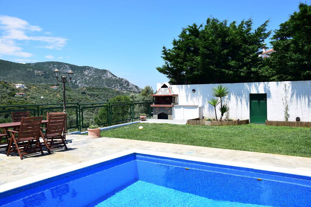 Private garden, swimming pool