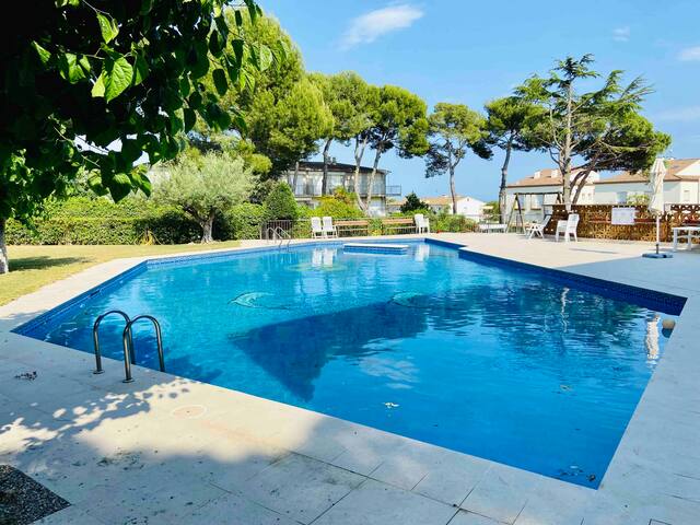 Precioso piso reformado vistas al mar piscina, A/C