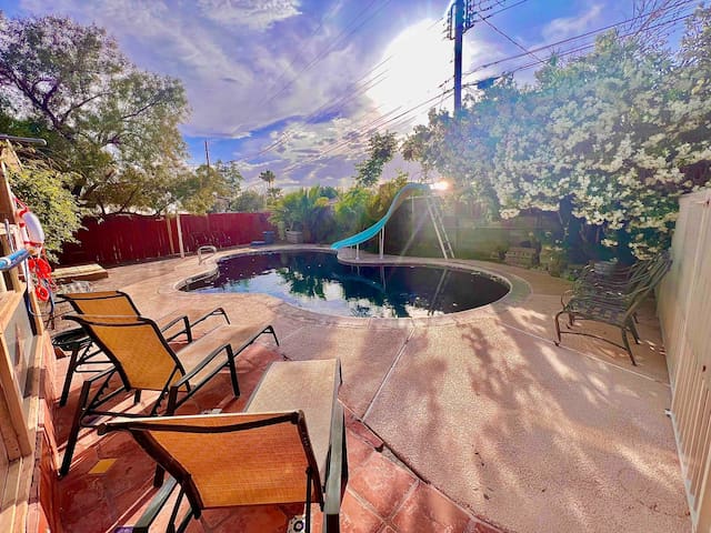 Centered in Vegas •4Bdrm•2Bath•Pool•Kitchen