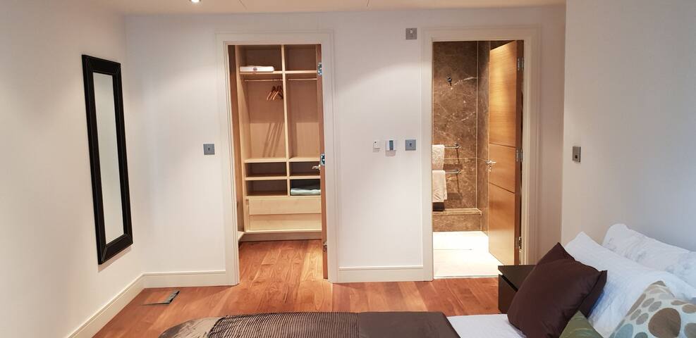 River View Luxury 3 Bedroom Apartment gallery image 2