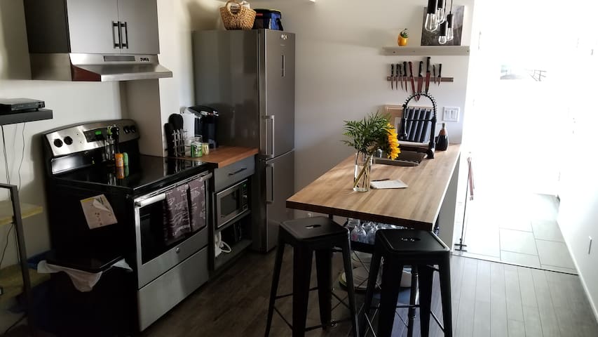 Newly Developed Suite seeks Vacation minded Couple