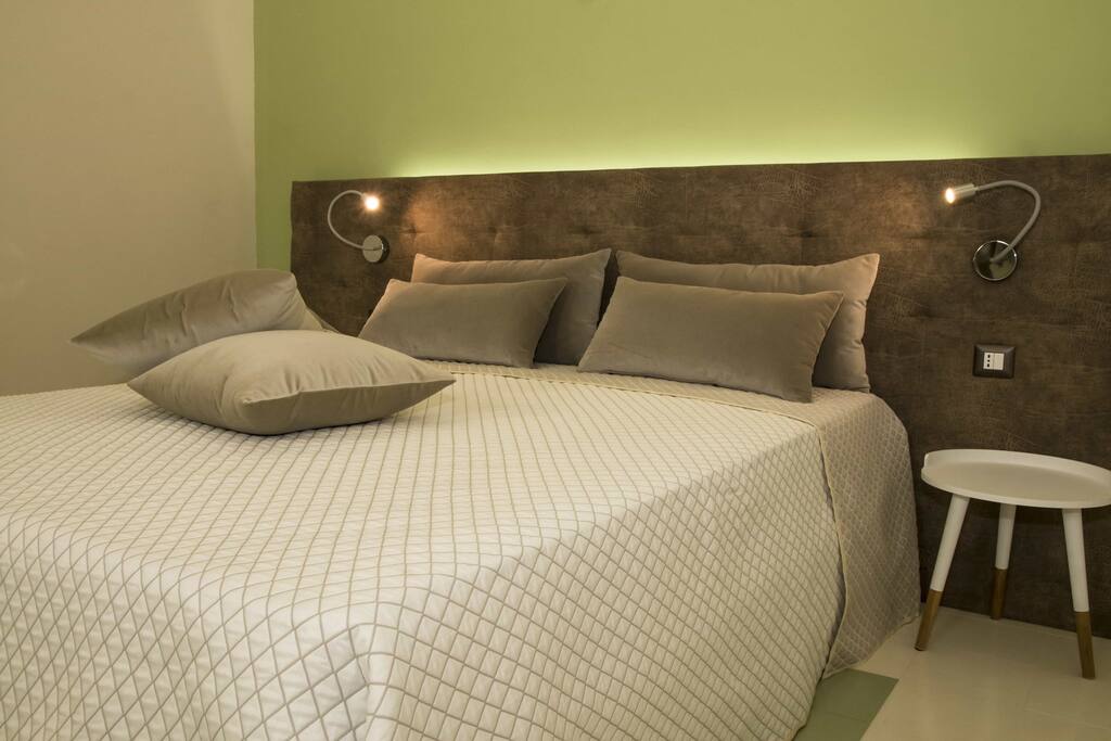 Letto matrimoniale della stanza 2