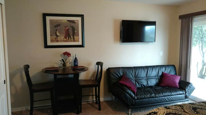 Elegant Master Suite/studio Near I-5. - Redding, CA