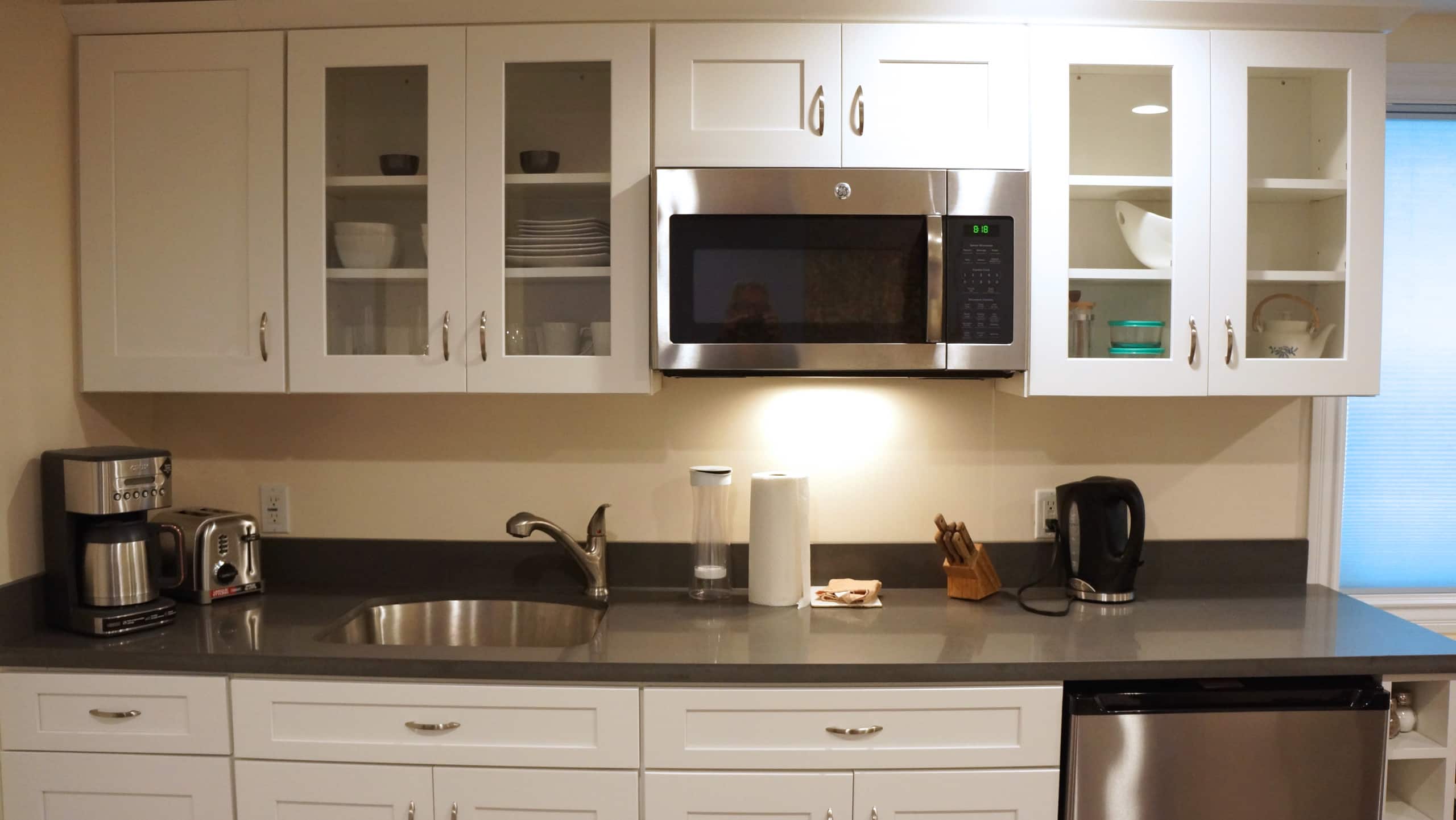 The Suite! Large cozy studio with private entrance - Image 10