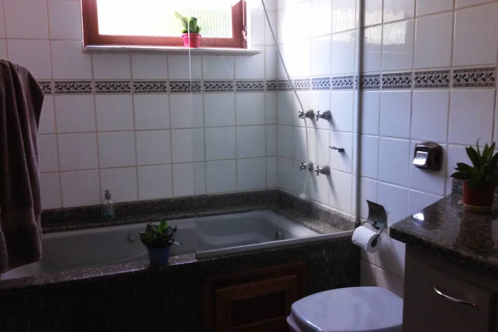 WC com banheira de hidromassagem