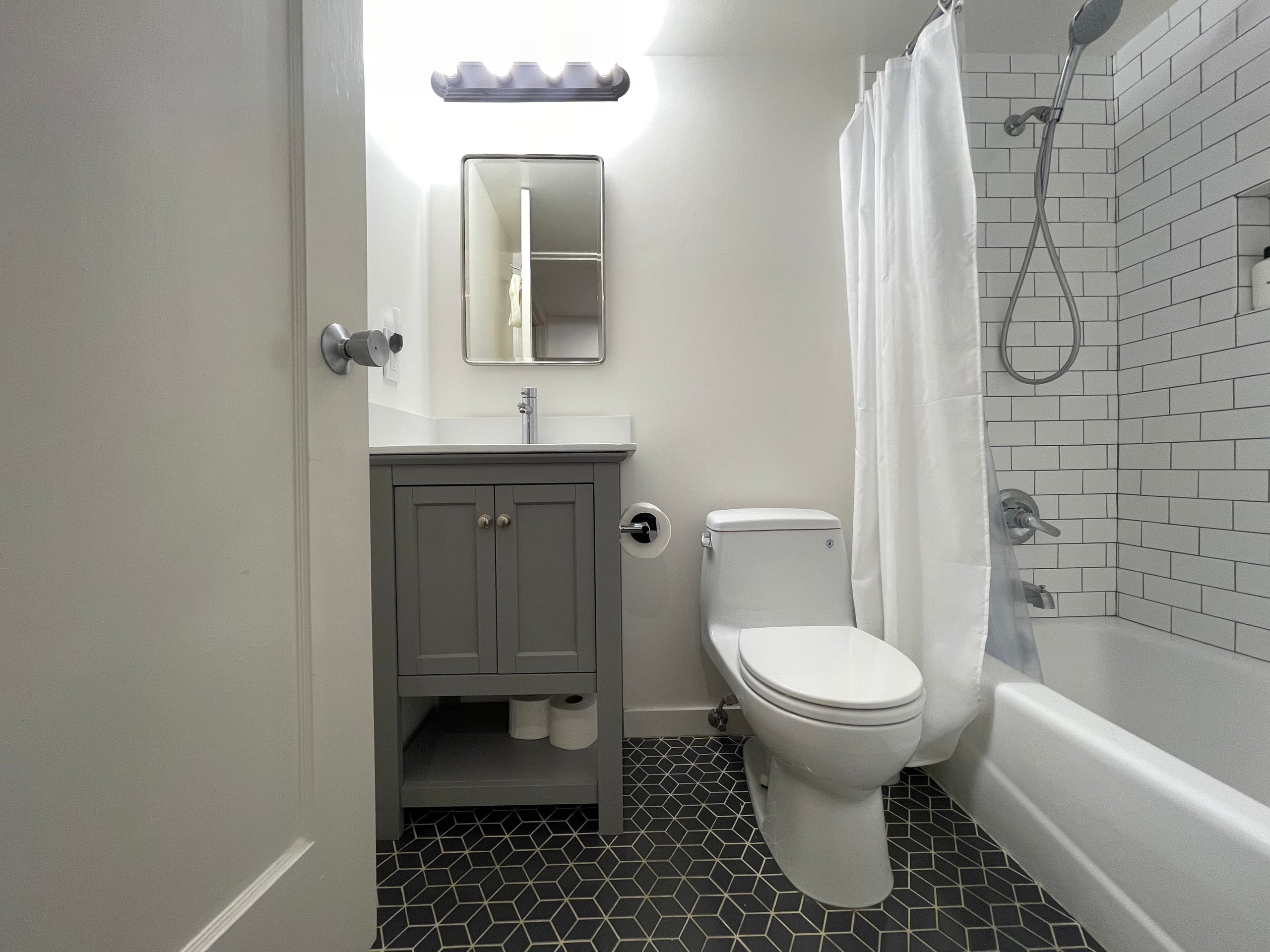 Modern Sunset Suite (+King bed) by GG Park - Image 19