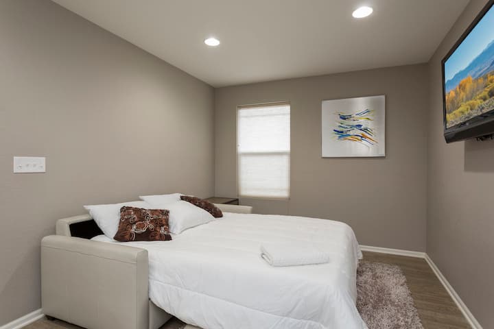 当它变成睡眠区时，有一个拉手的阁楼