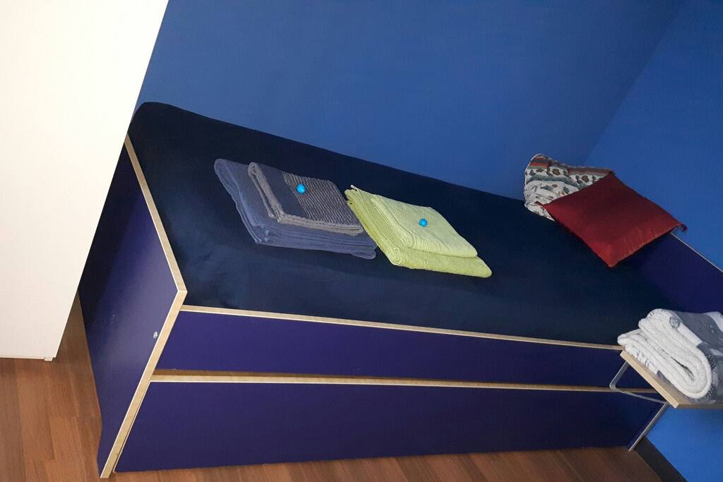 letto singolo in camera