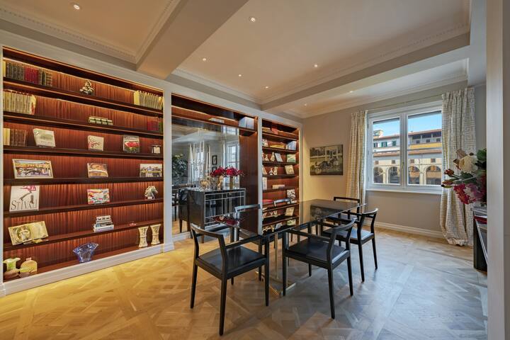 Unicko: 2-bed with premier views on Ponte Vecchio gallery image 5