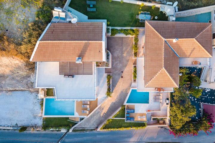 Modern Villas with nature views, 6 BD, 2 pools! gallery image 2