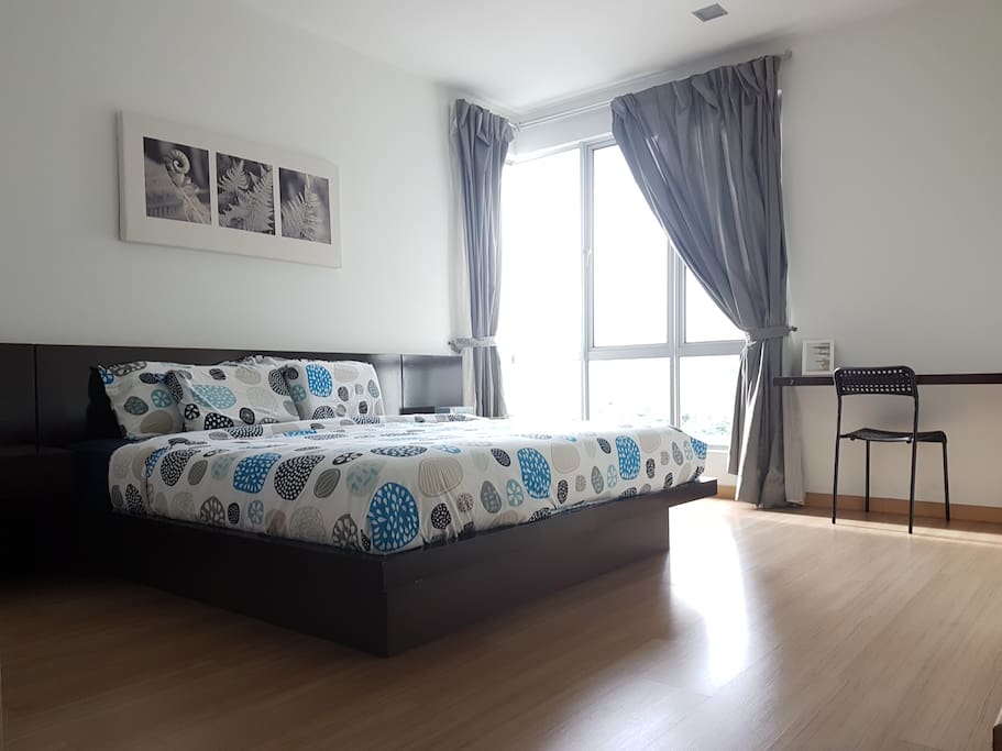 The warm private bedroom 你的溫馨私人房間 : )