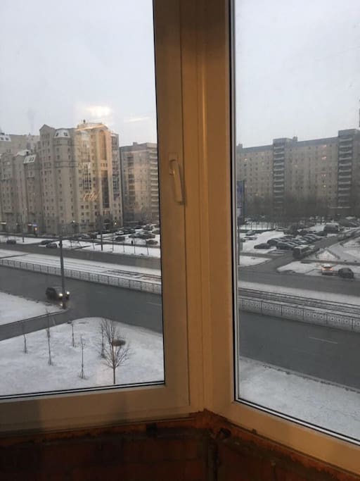 Балкон - вид на улицу Савушкина