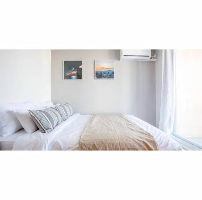 Room with a queen size bed