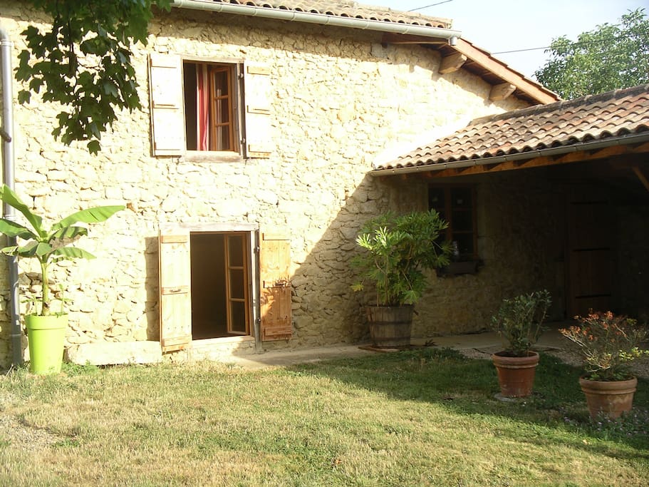 jardin et fenêtre chambre 2