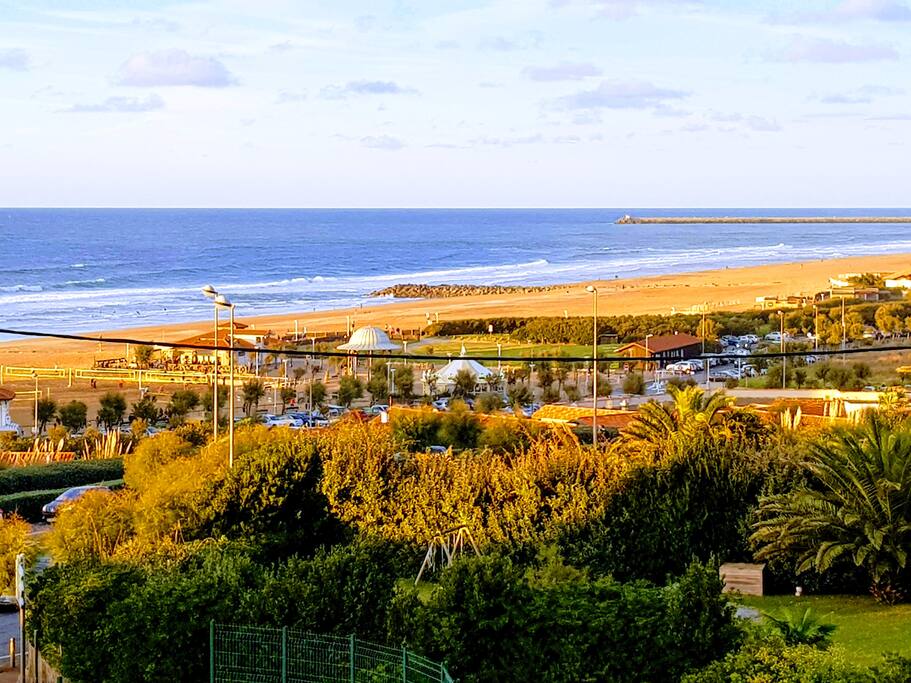Vue depuis la terrasse -
Longue plage de la Marinella à moins de 400 mètres