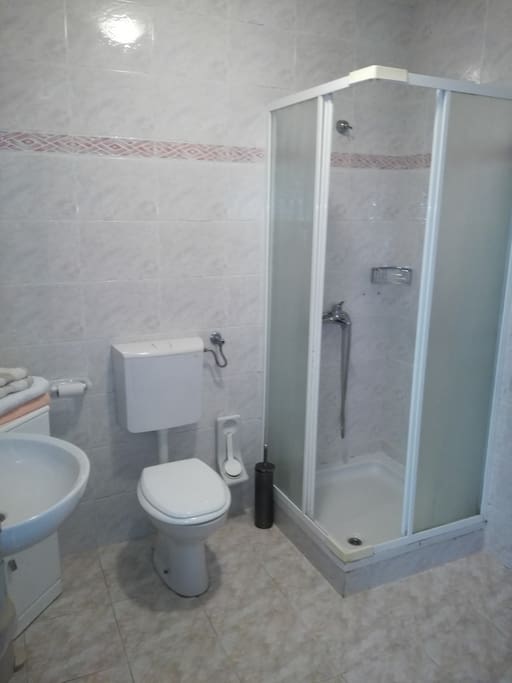 bath room part with shower