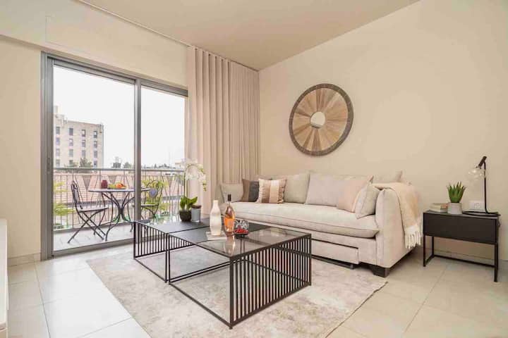 Placid 1 Br Ha-nevi'im Ctyd-view Sunny Balcony Apt - Jerusalem