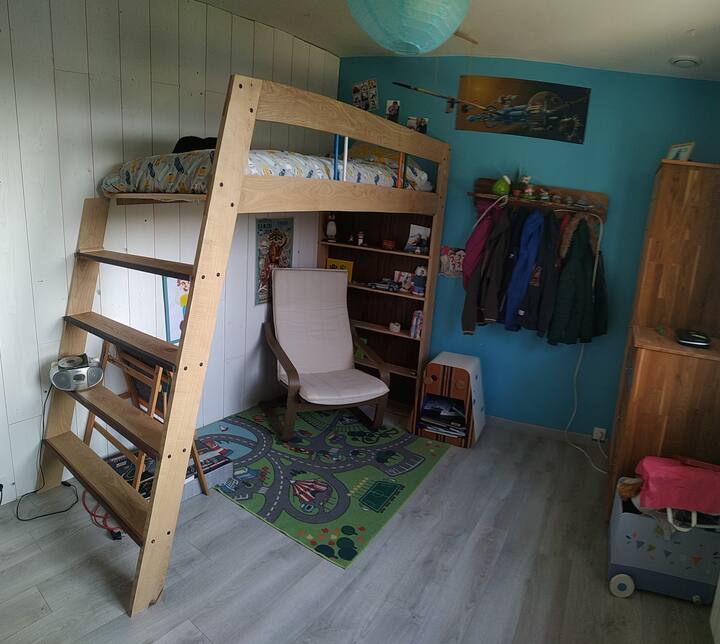 3. dječja spavaća soba s mezzanine krevetom, s dodatnim krevetom ispod mezzanine kreveta