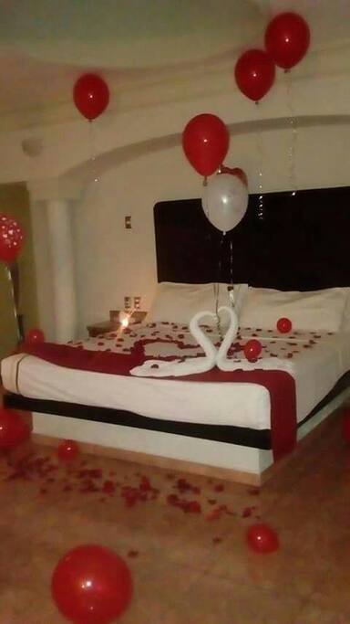 Aquí contamos con la habitación VIP y donde usted puede elegir para tu pareja o acompañante una noche romántica