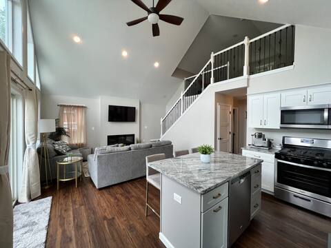 Blue Haven Lake House, hot tub & nearby beach