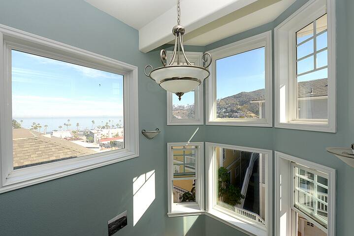 Lovely 3 bdrm, 2.5 Bath, Ocean Views, Wifi – 217 gallery image 3