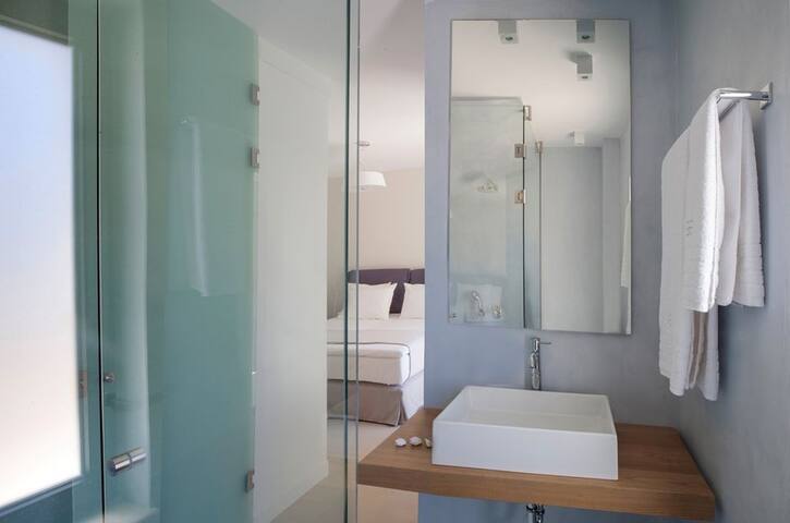 Three Bedroom Apartment | Sea View | Maisonnette gallery image 5