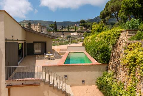 Beautiful 15th century villa on 30 acre estate