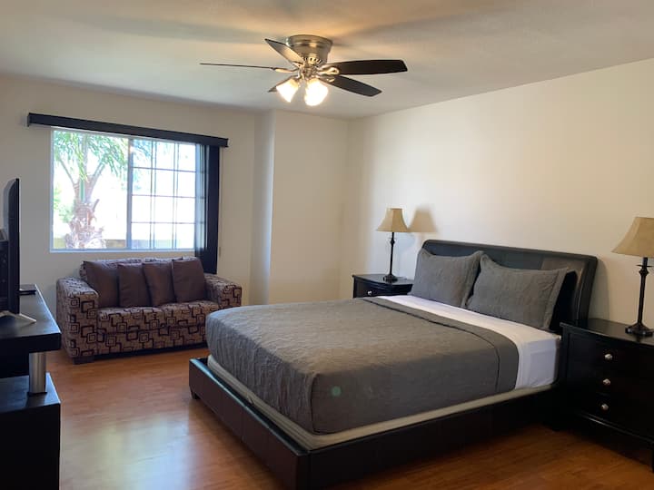 เตียงควีนไซส์ห้องนอนส่วนตัว 