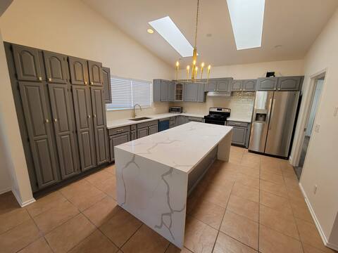 Newly renovated 2 bed 2 bath, extra large kitchen