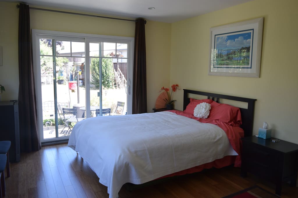 Queen bed with sliding door to patio