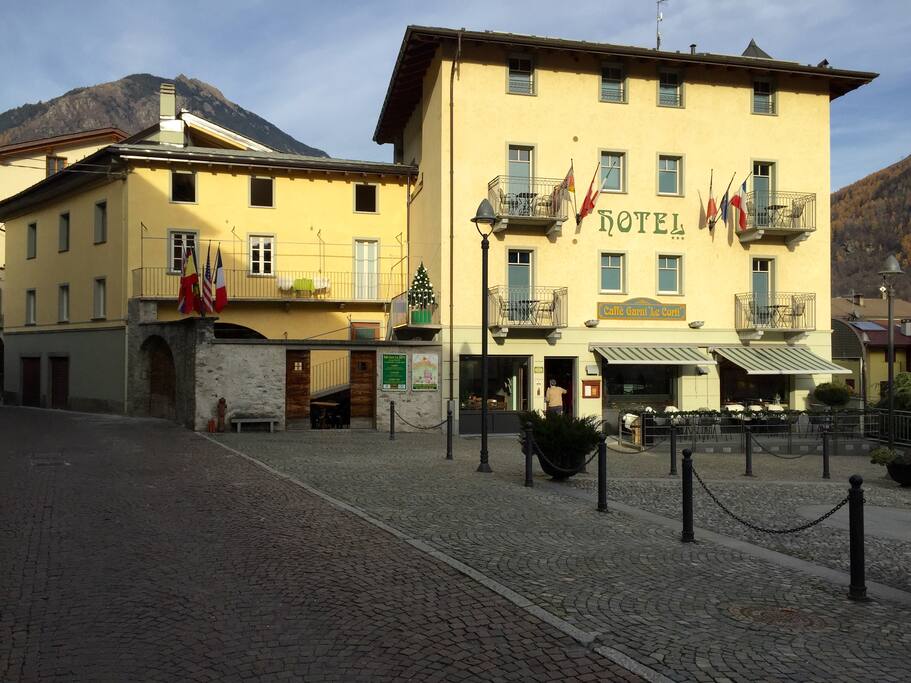 La Struttura Principale
La reception
Il bar con veranda
