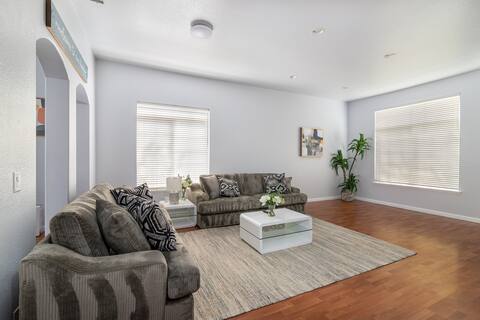 Spacious House in Lincoln (everything is new!)