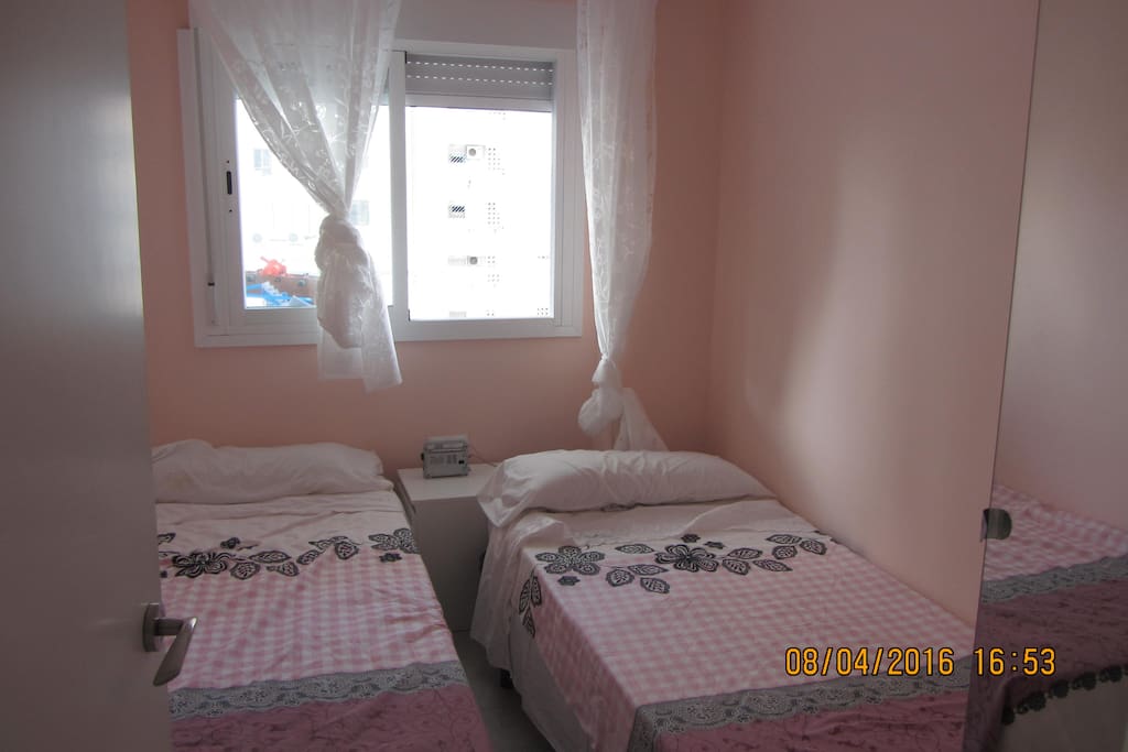 Chambre avec deux lits simples
