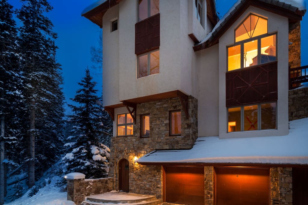 2 Car Garage and 4 stories of spacious mountain living