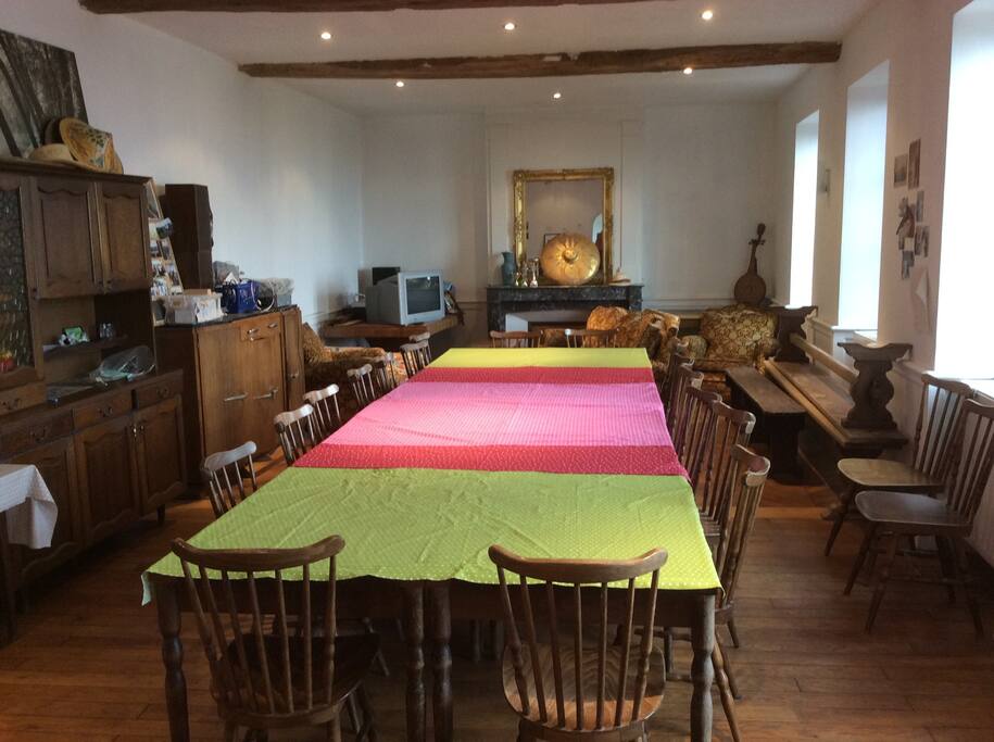 Le salon pouvant recevoir 30 personnes