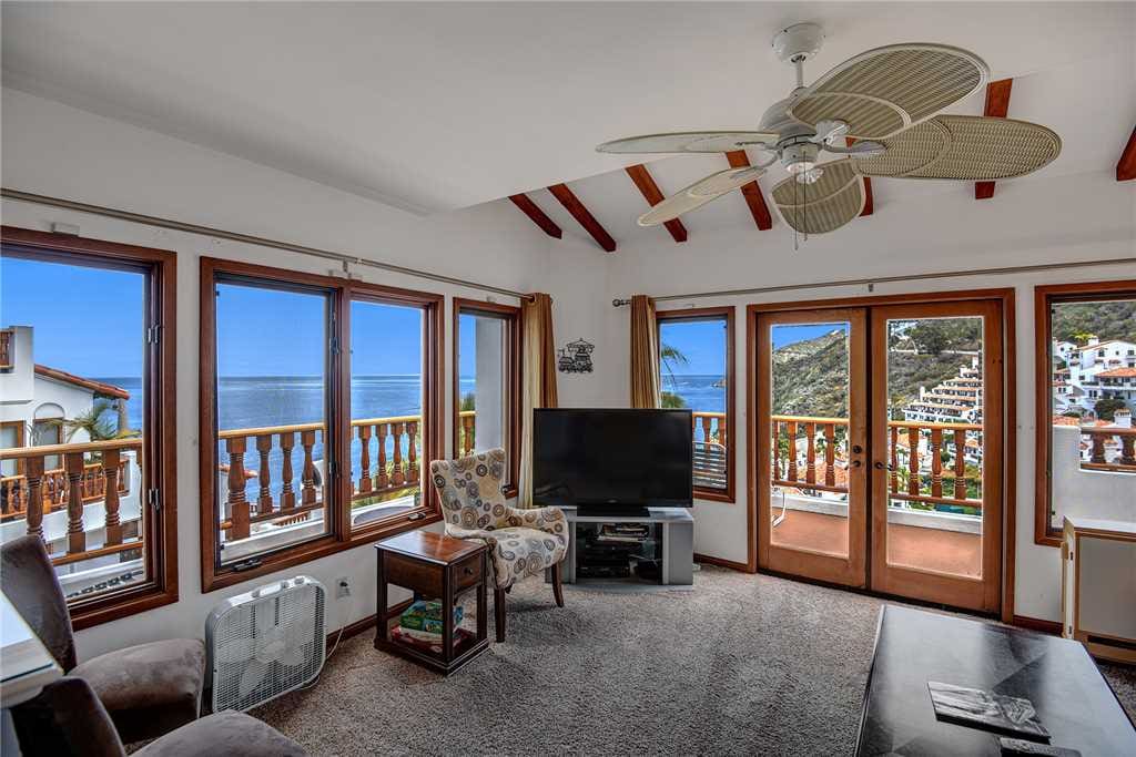 3-LIVING ROOM TO VIEW 2 RS