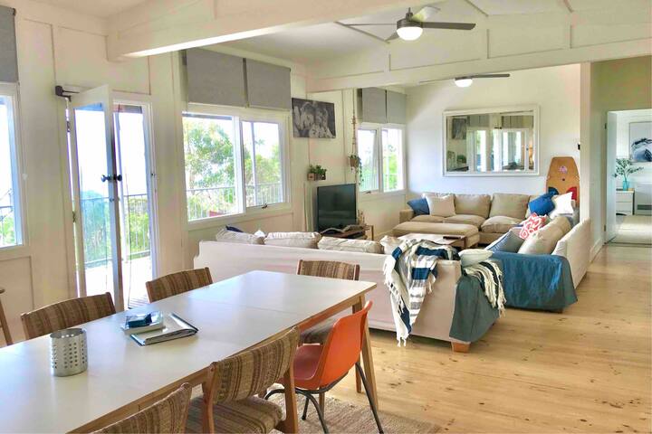 Treehouse Beach Retreat•180° Water Views•Amaz’gLoc gallery image 3